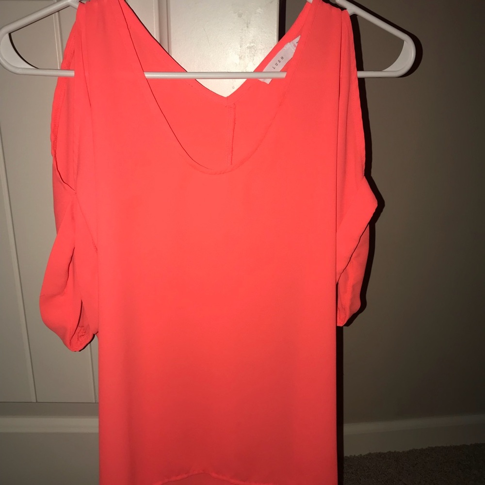 Size Small & Open slit on shoulders